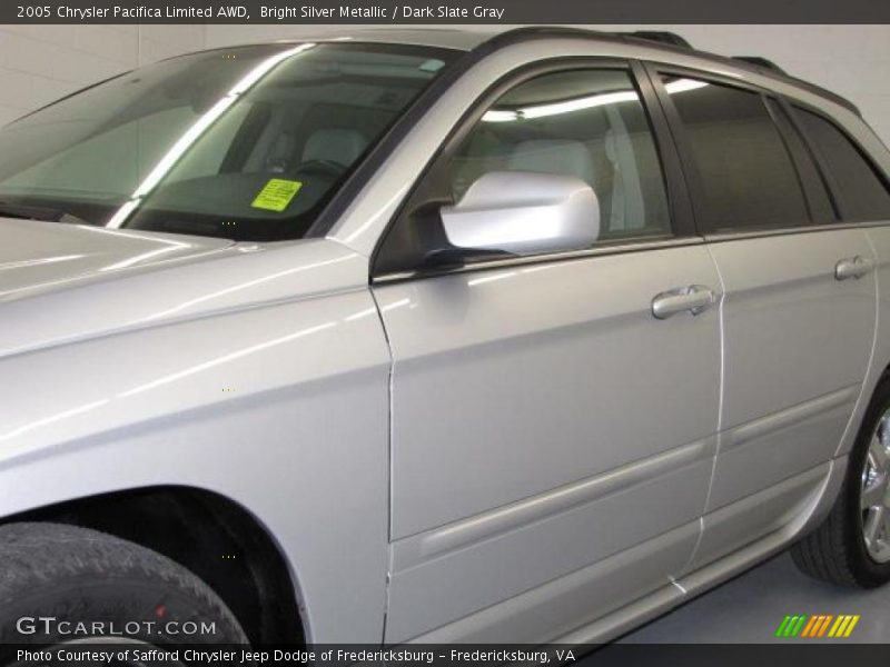 Bright Silver Metallic / Dark Slate Gray 2005 Chrysler Pacifica Limited AWD
