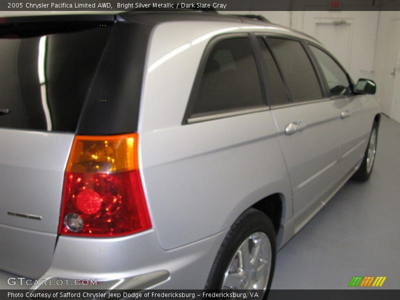 Bright Silver Metallic / Dark Slate Gray 2005 Chrysler Pacifica Limited AWD