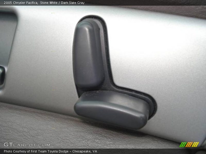 Stone White / Dark Slate Gray 2005 Chrysler Pacifica