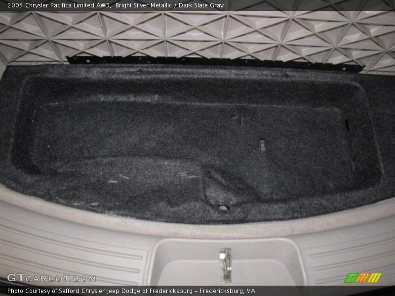 Bright Silver Metallic / Dark Slate Gray 2005 Chrysler Pacifica Limited AWD