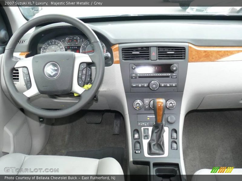 Majestic Silver Metallic / Grey 2007 Suzuki XL7 Luxury