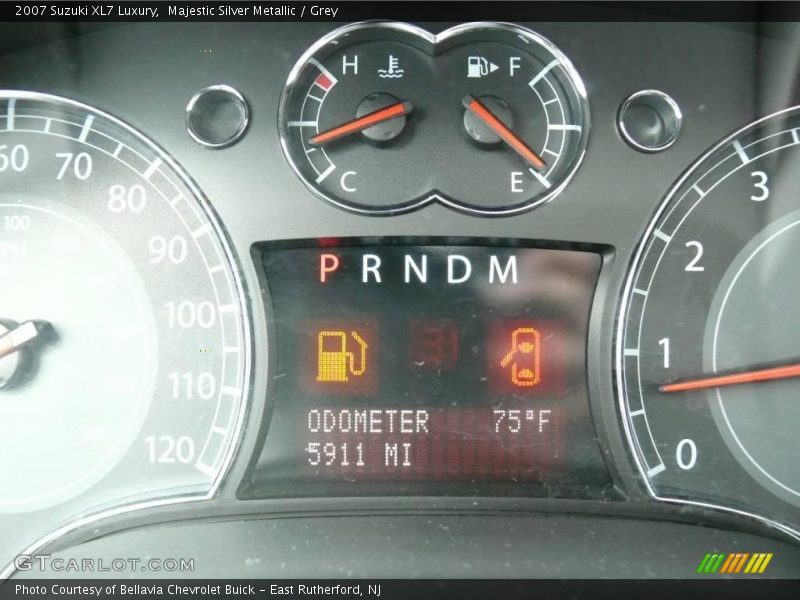 Majestic Silver Metallic / Grey 2007 Suzuki XL7 Luxury