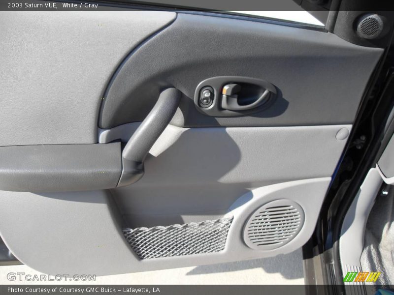 White / Gray 2003 Saturn VUE