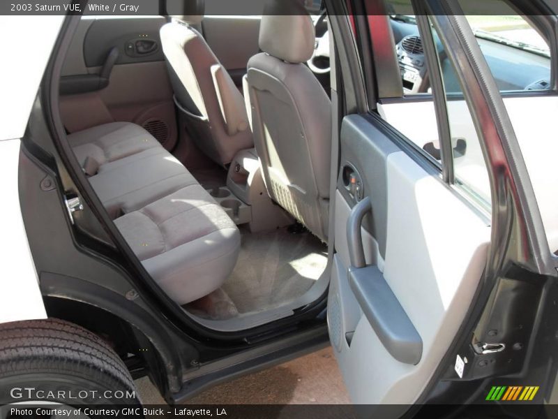 White / Gray 2003 Saturn VUE
