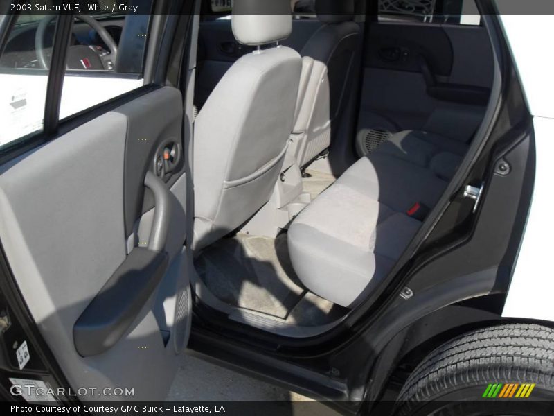 White / Gray 2003 Saturn VUE