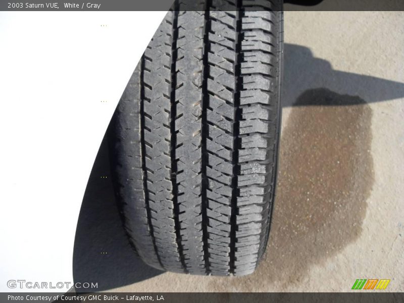 White / Gray 2003 Saturn VUE