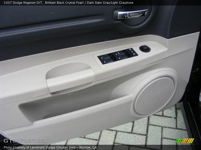 Brilliant Black Crystal Pearl / Dark Slate Gray/Light Graystone 2007 Dodge Magnum SXT