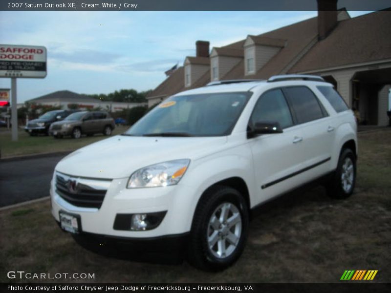 Cream White / Gray 2007 Saturn Outlook XE