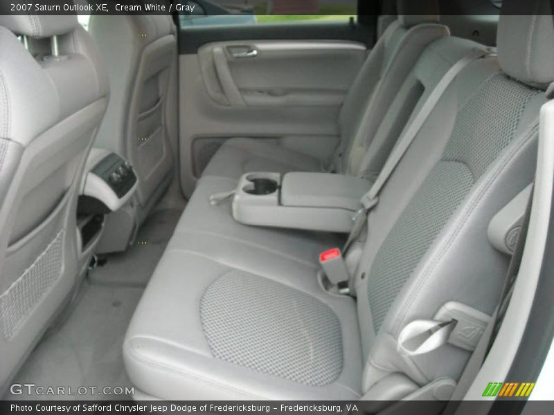 Cream White / Gray 2007 Saturn Outlook XE