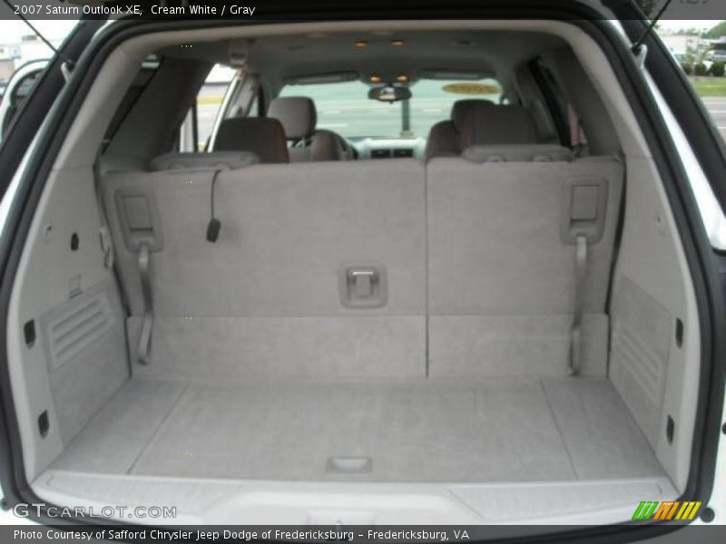 Cream White / Gray 2007 Saturn Outlook XE