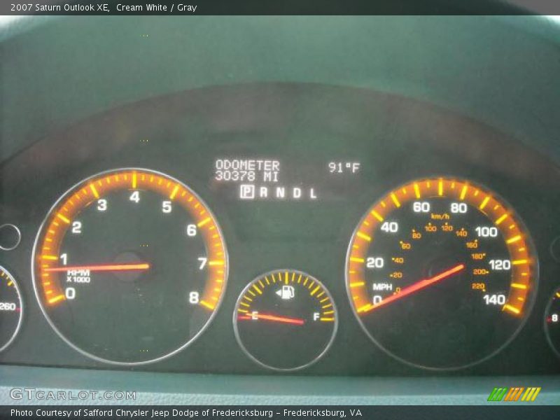 Cream White / Gray 2007 Saturn Outlook XE