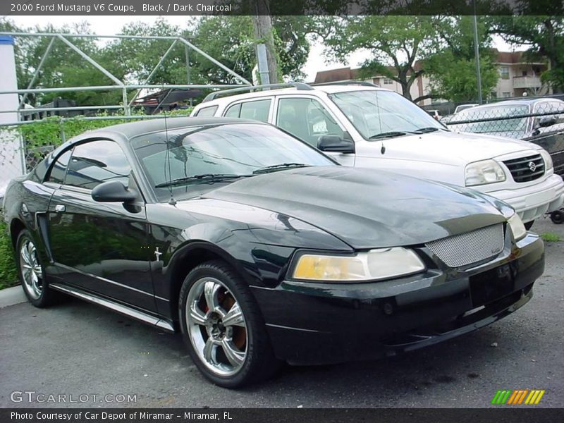Black / Dark Charcoal 2000 Ford Mustang V6 Coupe