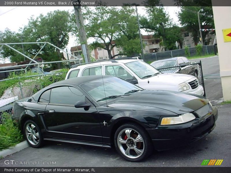Black / Dark Charcoal 2000 Ford Mustang V6 Coupe