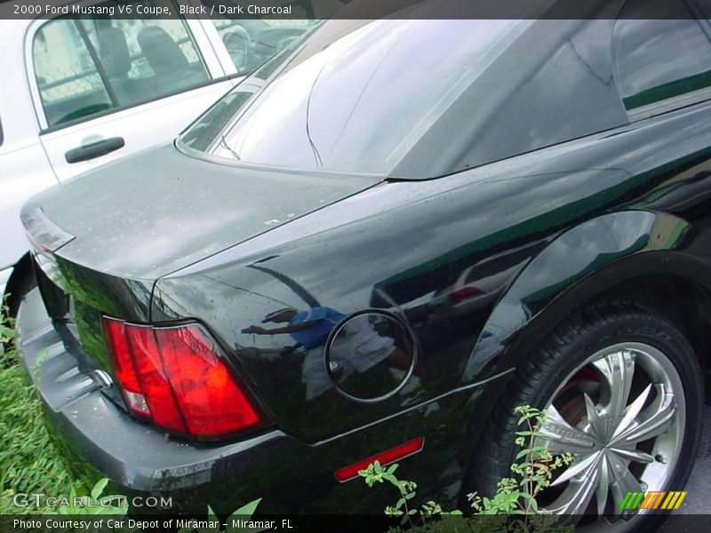Black / Dark Charcoal 2000 Ford Mustang V6 Coupe
