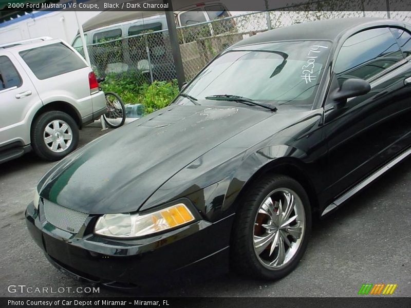 Black / Dark Charcoal 2000 Ford Mustang V6 Coupe