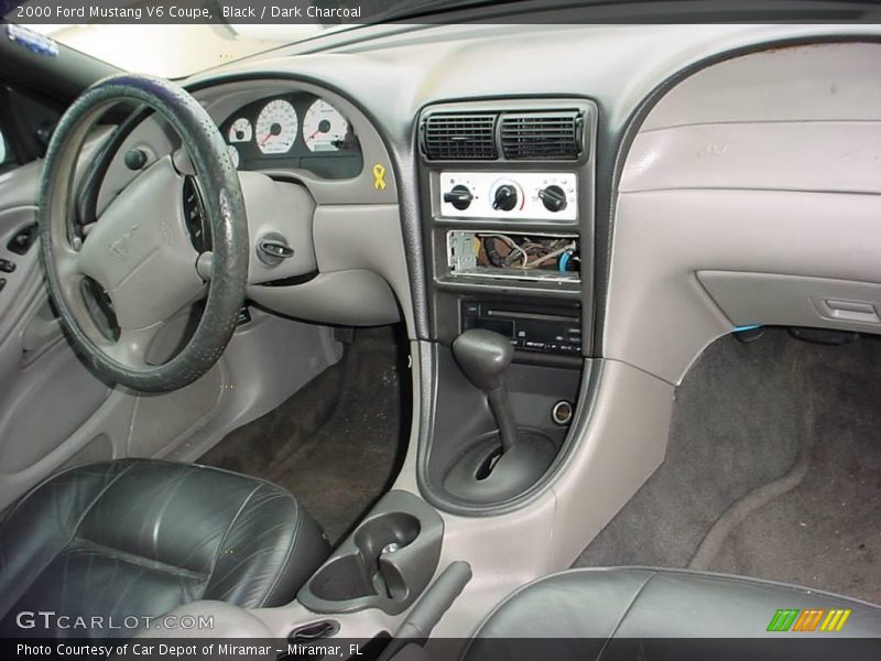 Black / Dark Charcoal 2000 Ford Mustang V6 Coupe