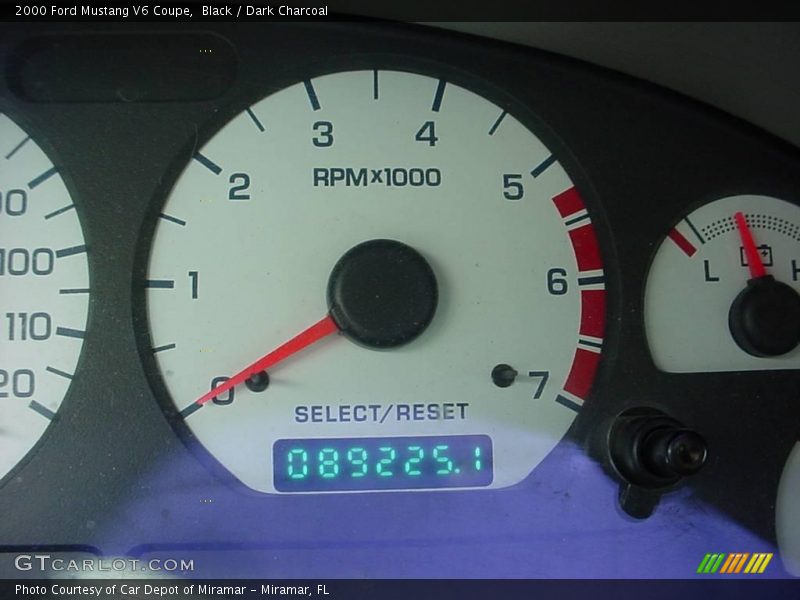 Black / Dark Charcoal 2000 Ford Mustang V6 Coupe