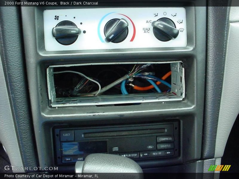 Black / Dark Charcoal 2000 Ford Mustang V6 Coupe