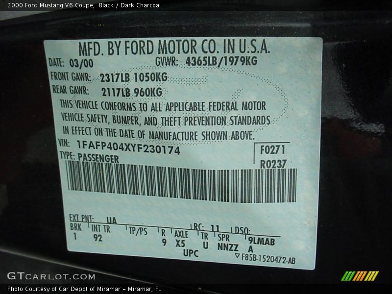 Black / Dark Charcoal 2000 Ford Mustang V6 Coupe