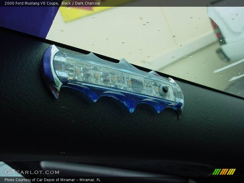 Black / Dark Charcoal 2000 Ford Mustang V6 Coupe