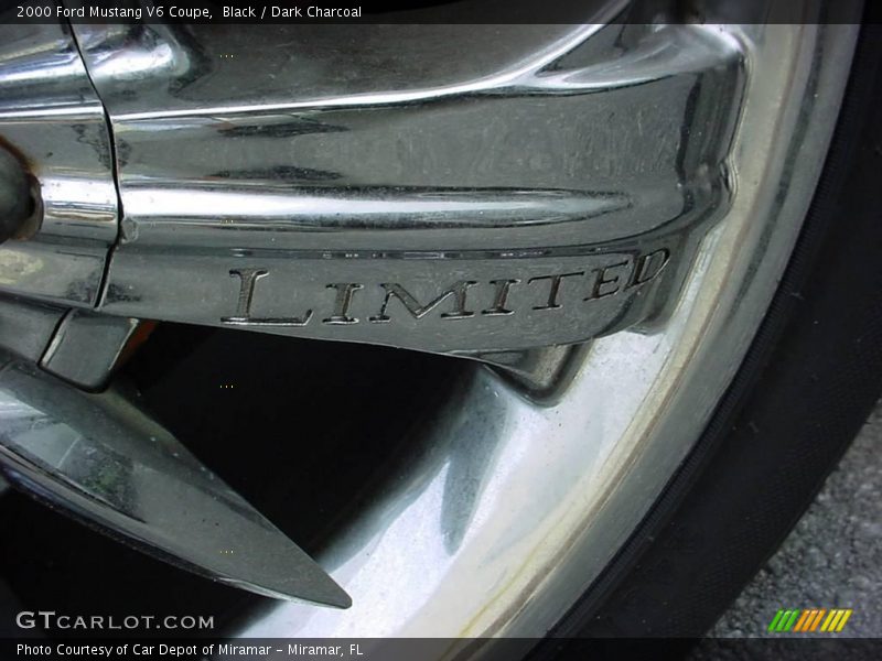 Black / Dark Charcoal 2000 Ford Mustang V6 Coupe