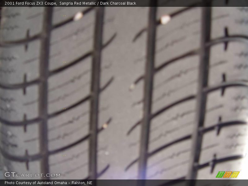Sangria Red Metallic / Dark Charcoal Black 2001 Ford Focus ZX3 Coupe