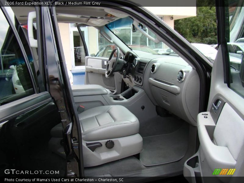 Black / Medium Flint Grey 2006 Ford Expedition XLT