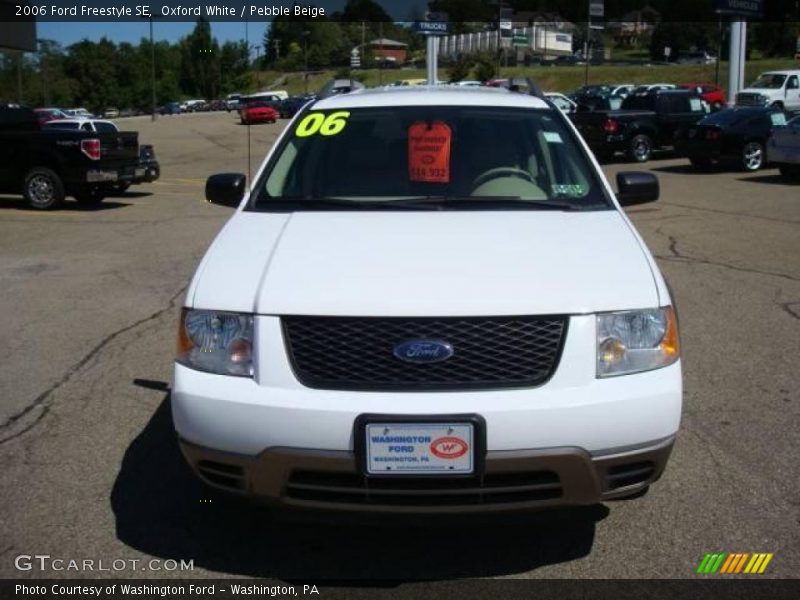 Oxford White / Pebble Beige 2006 Ford Freestyle SE