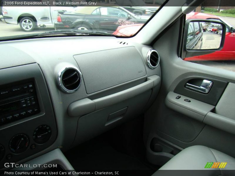 Black / Medium Flint Grey 2006 Ford Expedition XLT