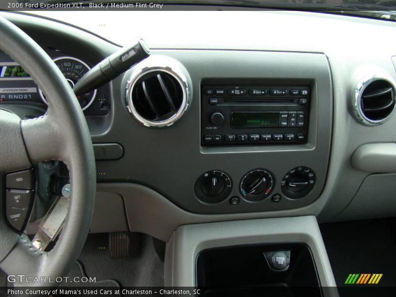 Black / Medium Flint Grey 2006 Ford Expedition XLT