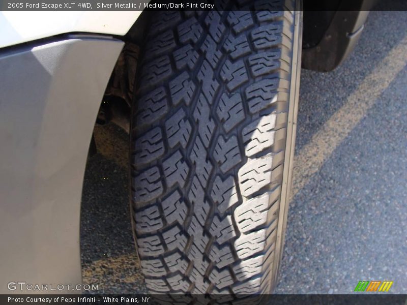 Silver Metallic / Medium/Dark Flint Grey 2005 Ford Escape XLT 4WD
