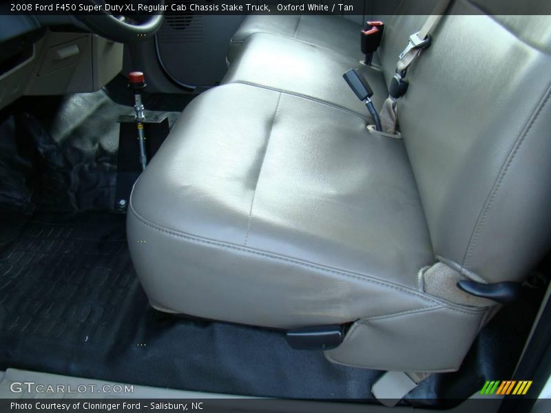 Oxford White / Tan 2008 Ford F450 Super Duty XL Regular Cab Chassis Stake Truck