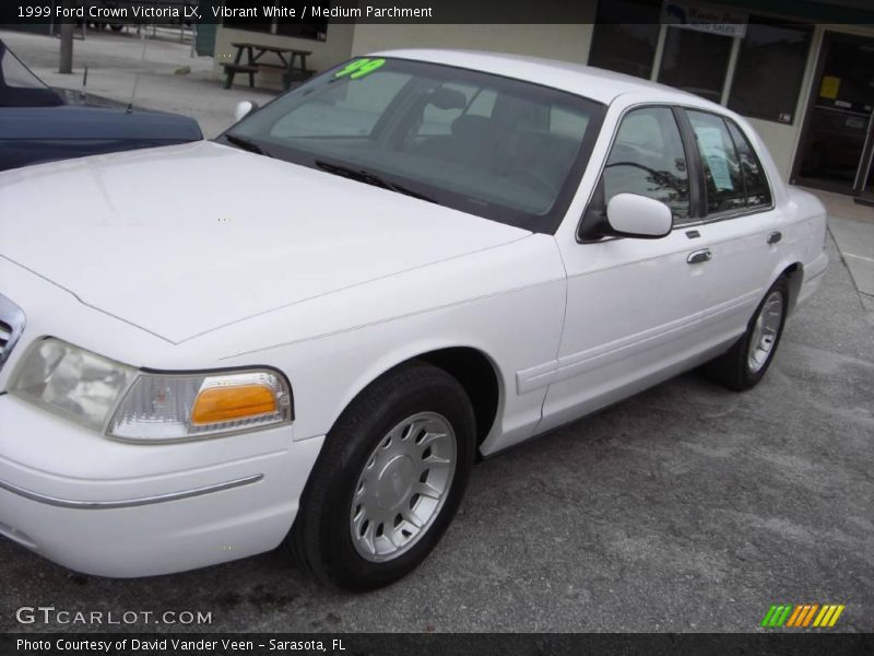 Vibrant White / Medium Parchment 1999 Ford Crown Victoria LX