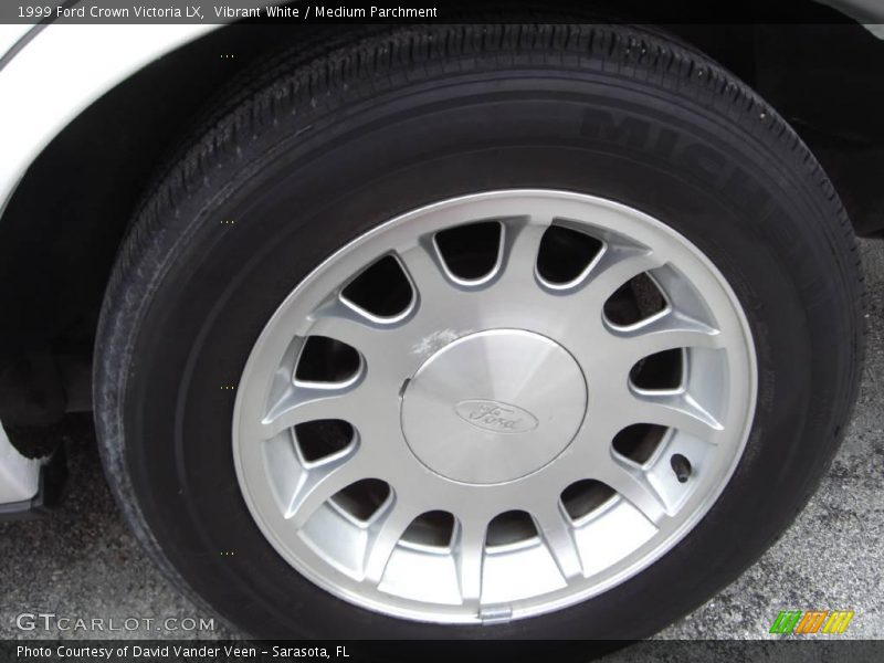 Vibrant White / Medium Parchment 1999 Ford Crown Victoria LX