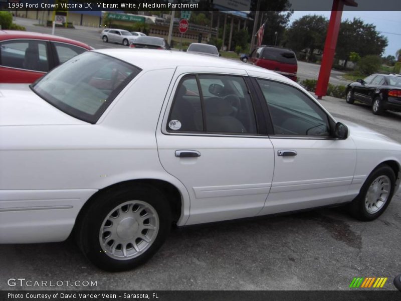 Vibrant White / Medium Parchment 1999 Ford Crown Victoria LX