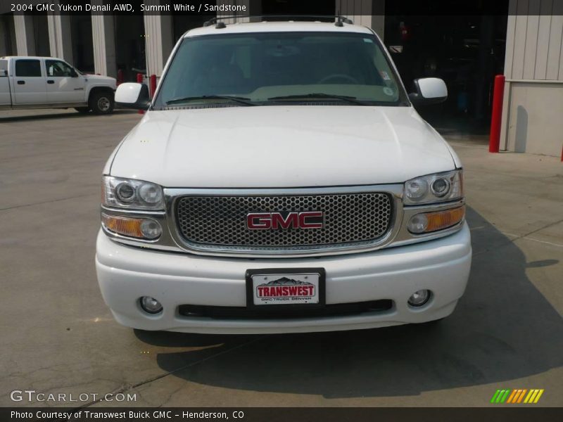 Summit White / Sandstone 2004 GMC Yukon Denali AWD