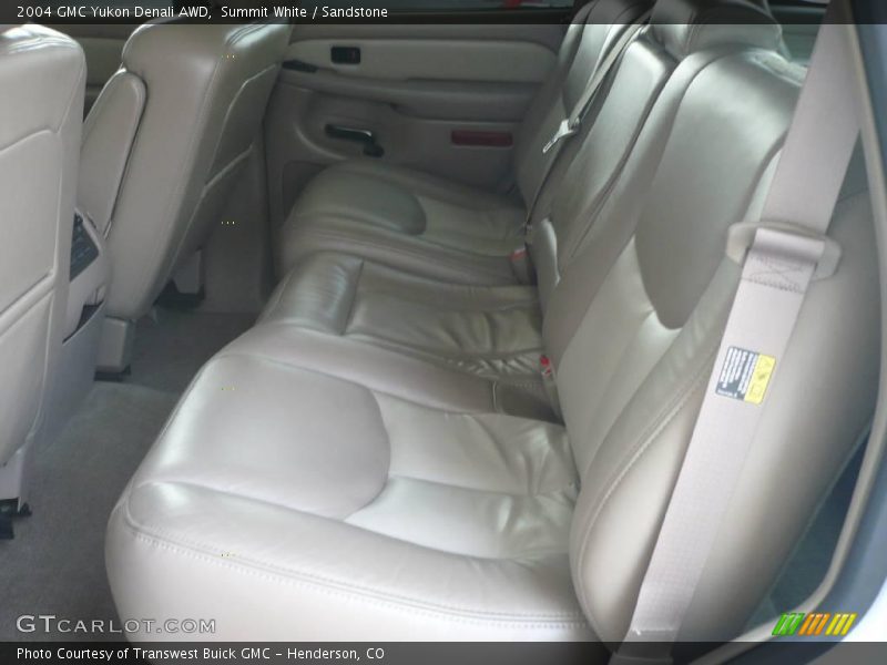 Summit White / Sandstone 2004 GMC Yukon Denali AWD
