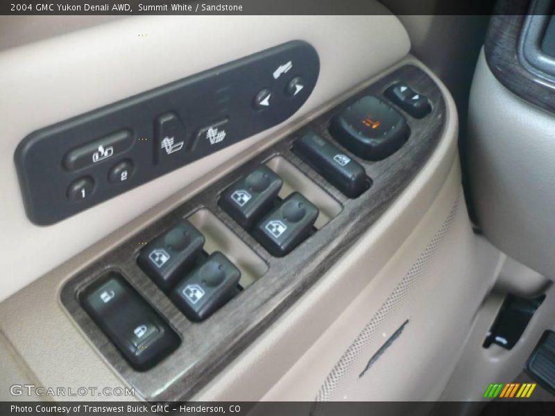 Summit White / Sandstone 2004 GMC Yukon Denali AWD