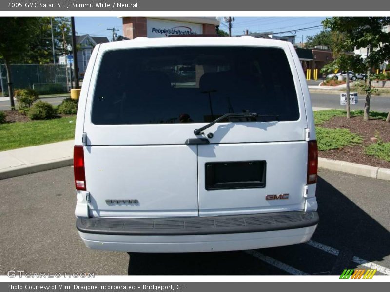 Summit White / Neutral 2005 GMC Safari SLE