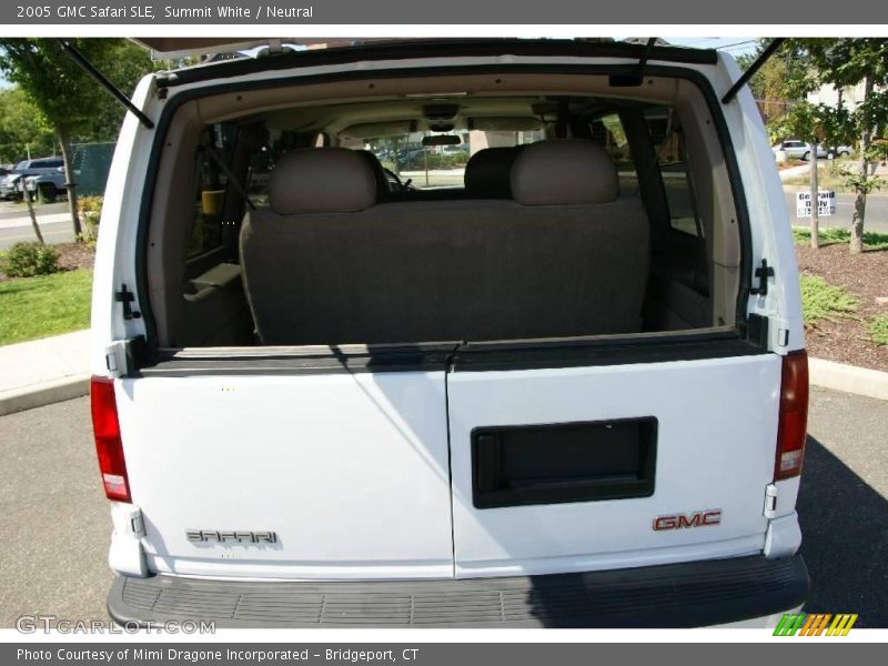 Summit White / Neutral 2005 GMC Safari SLE
