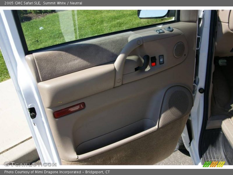 Summit White / Neutral 2005 GMC Safari SLE