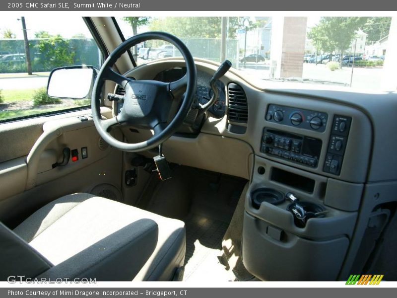 Summit White / Neutral 2005 GMC Safari SLE