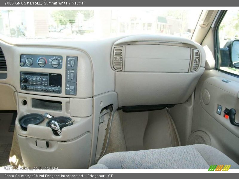 Summit White / Neutral 2005 GMC Safari SLE