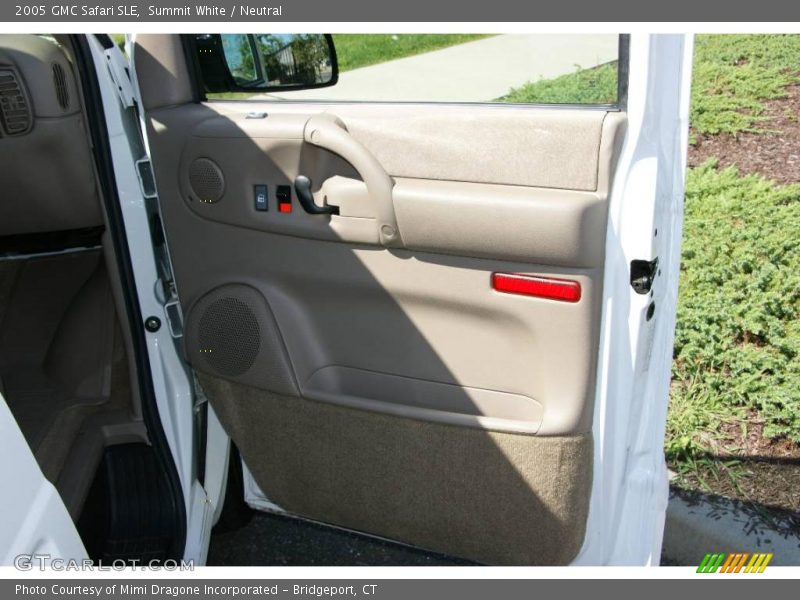 Summit White / Neutral 2005 GMC Safari SLE