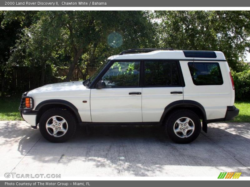 Chawton White / Bahama 2000 Land Rover Discovery II