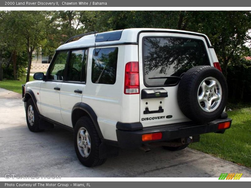 Chawton White / Bahama 2000 Land Rover Discovery II