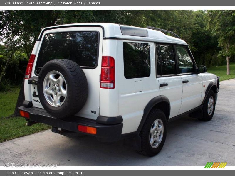 Chawton White / Bahama 2000 Land Rover Discovery II