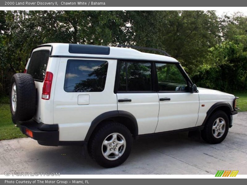 Chawton White / Bahama 2000 Land Rover Discovery II