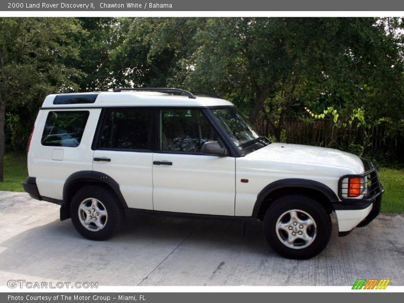 Chawton White / Bahama 2000 Land Rover Discovery II