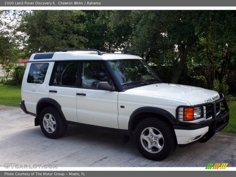 Chawton White / Bahama 2000 Land Rover Discovery II